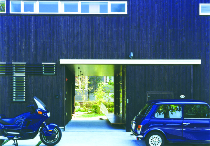 土間から繋がる２世帯の家