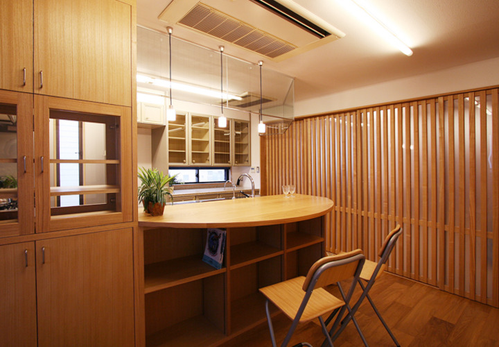 広めの対面カウンター設置のキッチン