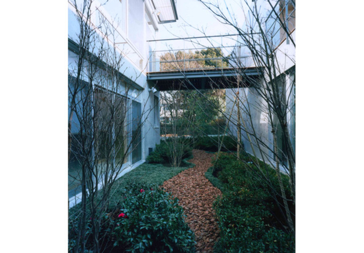 親世帯と子世帯間の中庭空間-1