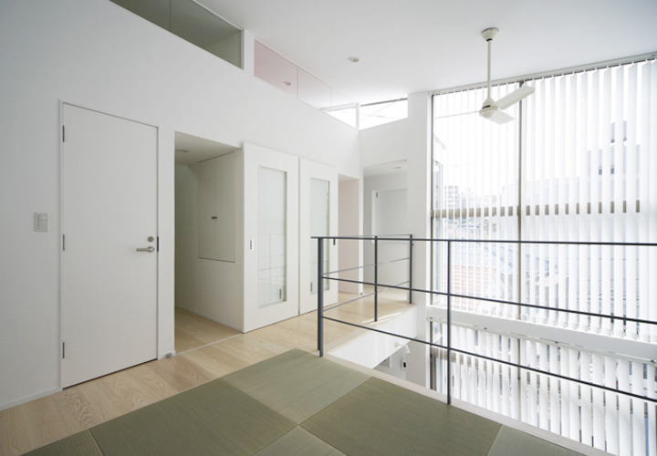 3階の吹き抜けに面した和室