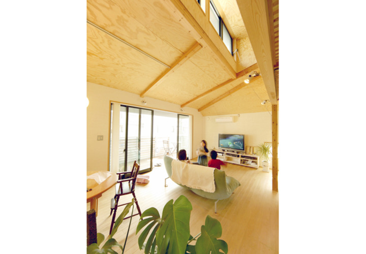 キッチンからリビングの眺め2