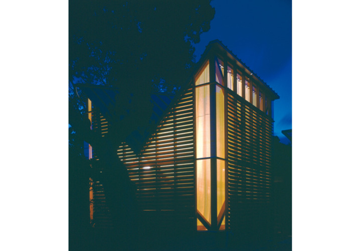 光に満たされる