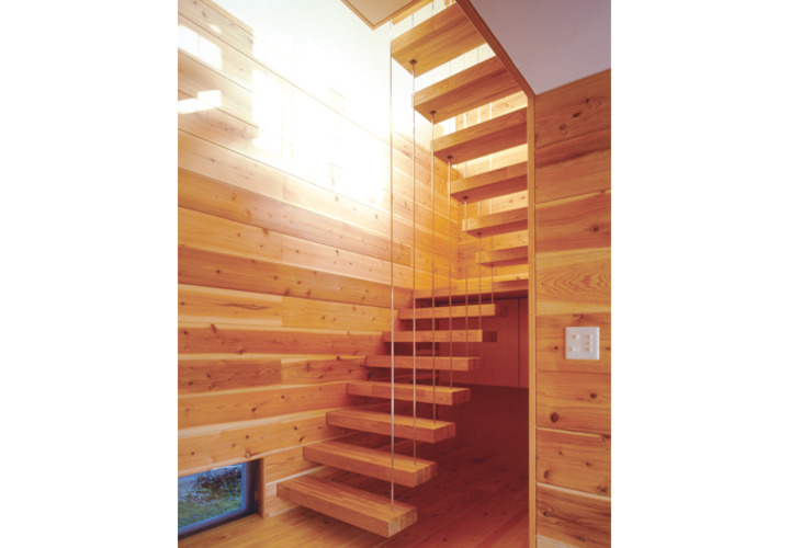 一体化する光あふれる吹抜