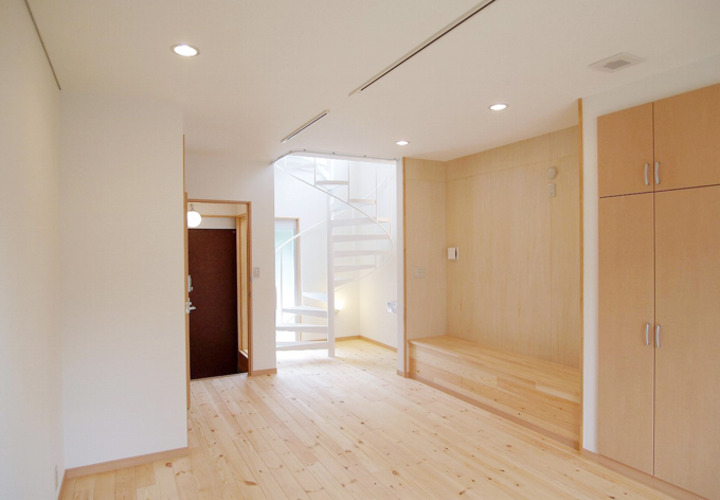 パイン無垢板を張ったピアノ教室