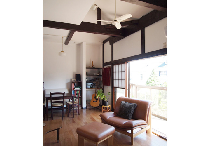 吹抜けにしてリビングに開放感を演出