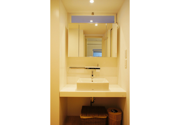 外窓のない洗面所に設けた通風窓