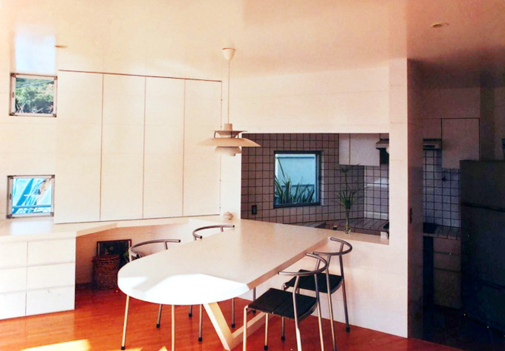 ダイニングとのコミュニケーションが取りやすい厨房