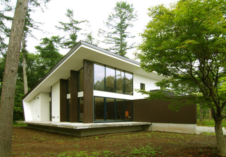 木々に囲まれた別荘