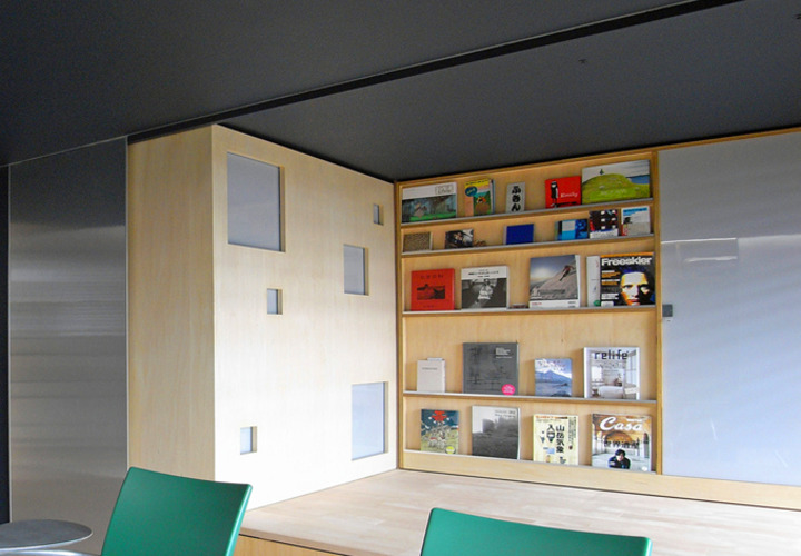 リビングから見た1.5畳のミニマム書斎