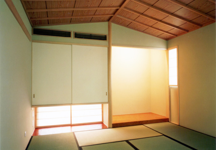 親世帯２階の和室内部の床の間