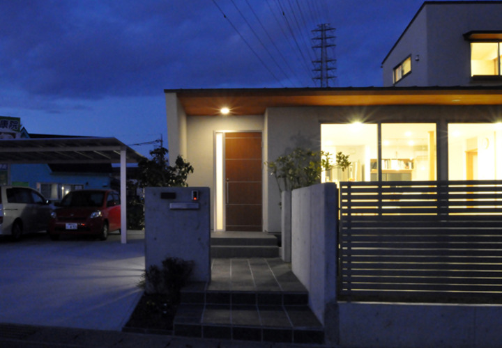 アプローチの夜景