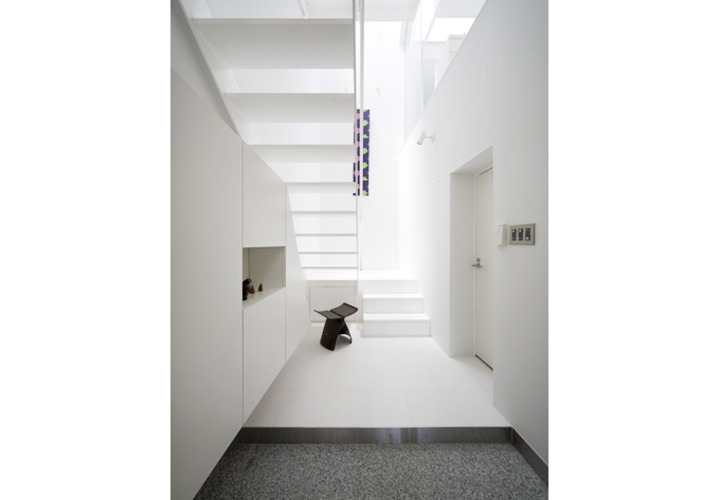 玄関から続く階段