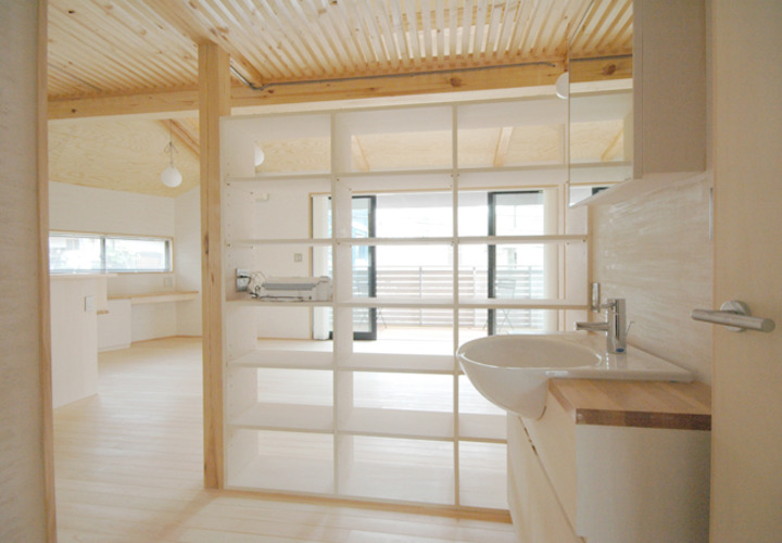 リビング本棚奥の手洗スペース