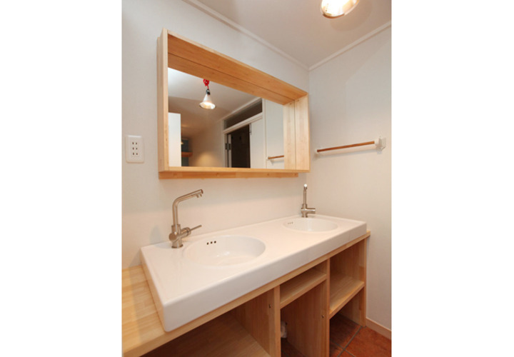 IKEAで組み立てるポップな洗面台