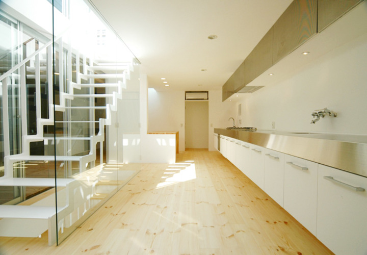 ながーいキッチンの白い家 Tさん（子世帯）