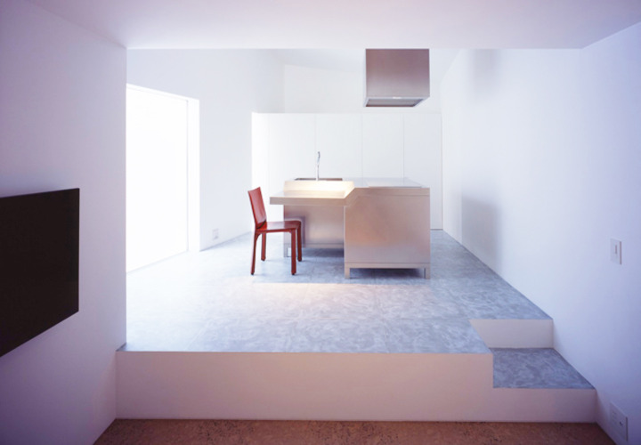 落ち着くリビングとステージの様なキッチン