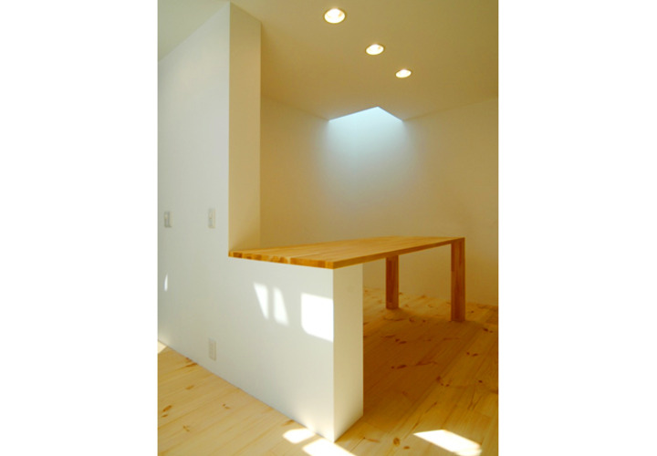 作り付けのダイニングテーブル