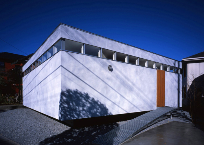 House_IM ギャラリーの様なリビングの家