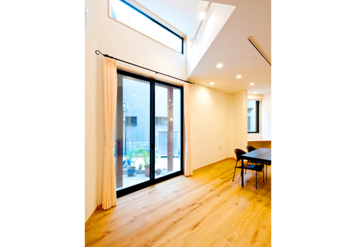 吹抜のような空間しつらえ