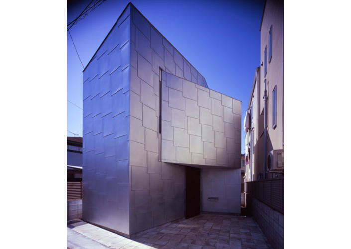 House_EN - 妻はキッチン・夫は外壁の家 -