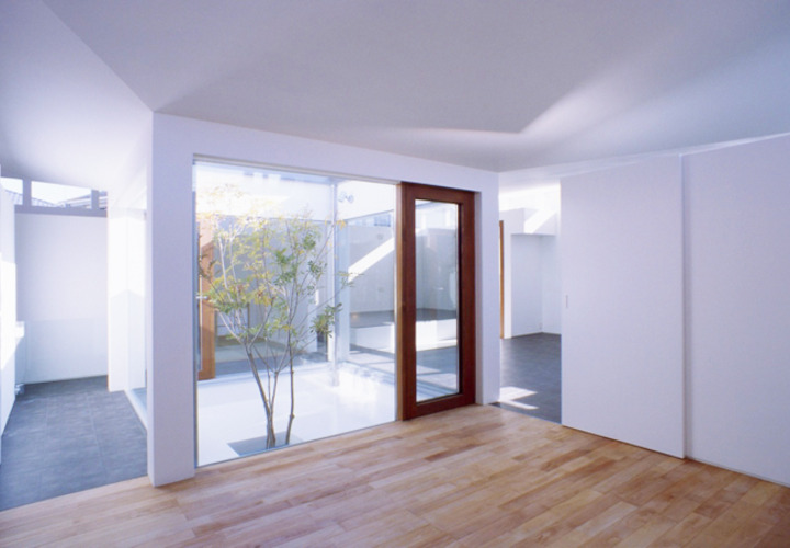 中庭に面した寝室