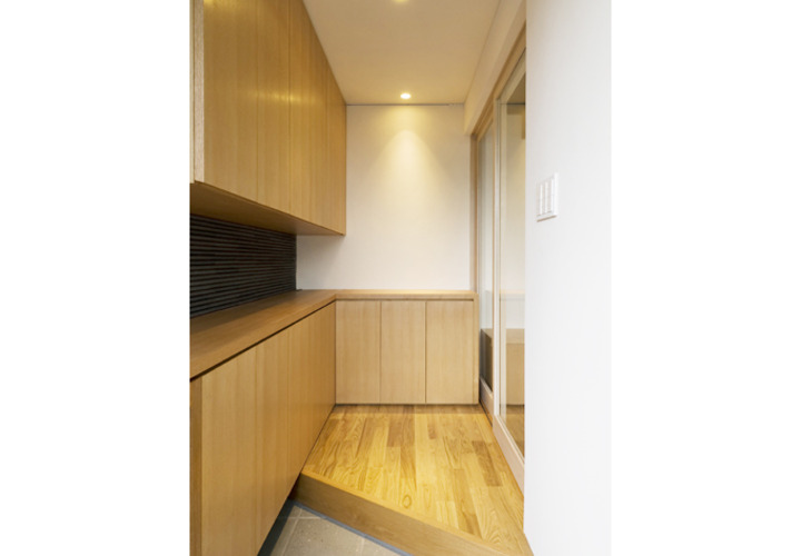 コンパクトながら収納力抜群の玄関