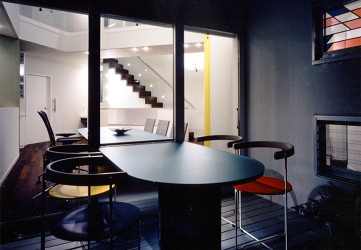 室内外につながるジャイアントテーブル