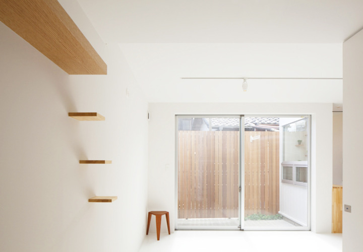 中庭に面した収納棚付の賃貸B-room