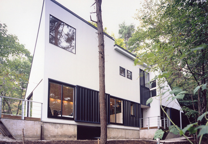 穏やかに太陽熱を取り込むソーラーウォール