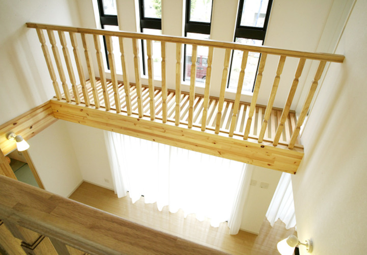 解放感あふれる吹抜けとキャットウォーク