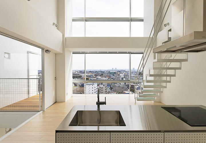 吹き抜けのあるリビング