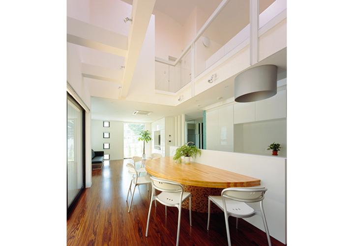 ブリッジのある「ひろま」：居間