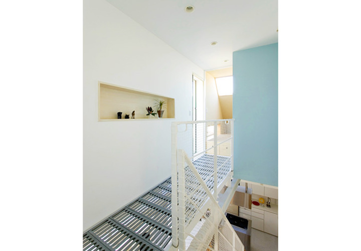 淡いブルーのクロスがアクセントに