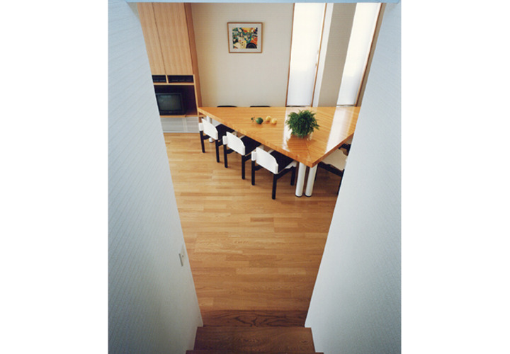 二等辺三角形の多目的ジャイアントテーブル