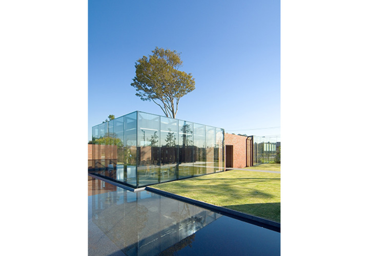 水面に写る計算された外観