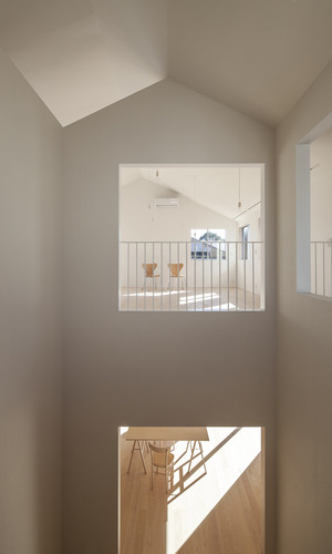 上下階をつなぐ吹き抜け