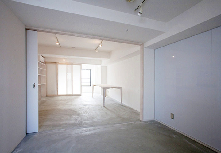 エントランスを入るとすぐに開放感のある室内