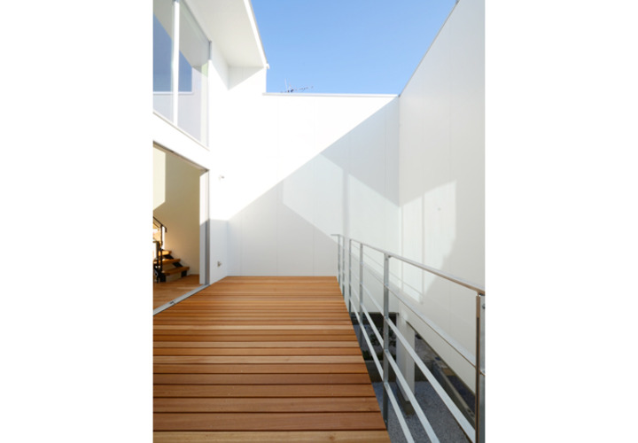 ウッドデッキの中庭