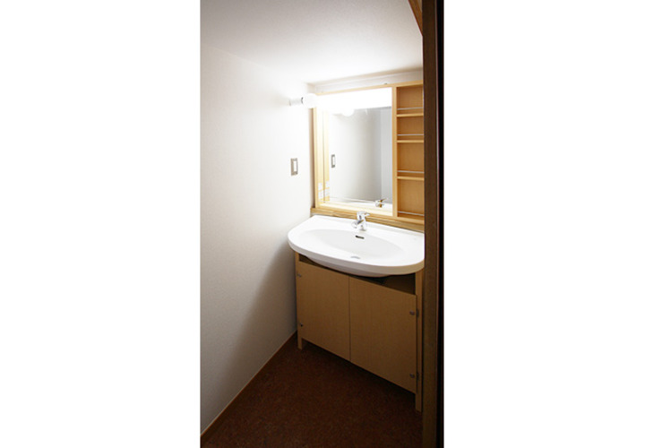 ２階の廊下の押入が洗面所に（リフォーム）