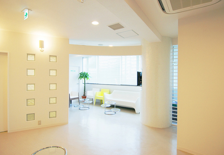 曲面を生かした柔らかいイメージでまとめる