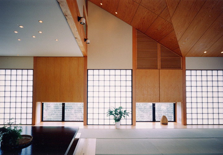 畳2帖大のジャイアントテーブルは漆塗り