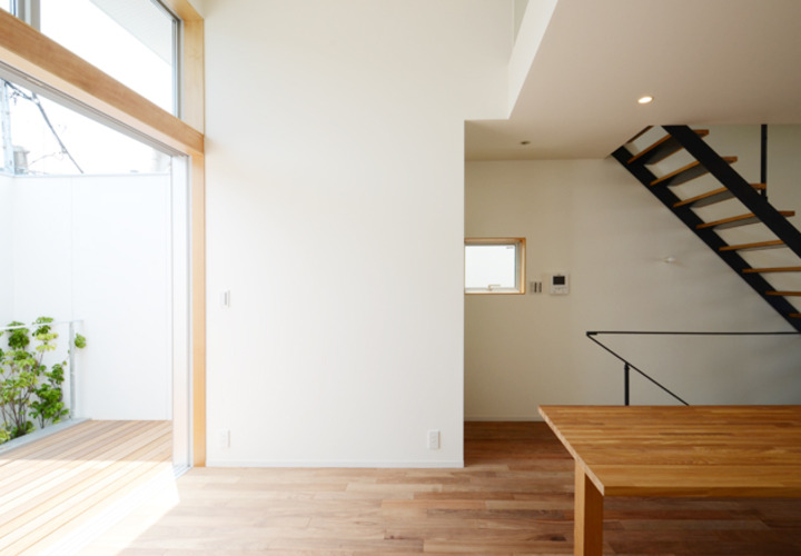 バリアフリーでつながるリビングとベランダ