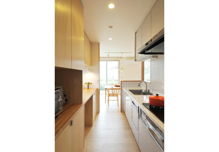 ワークスペースを設置したキッチン