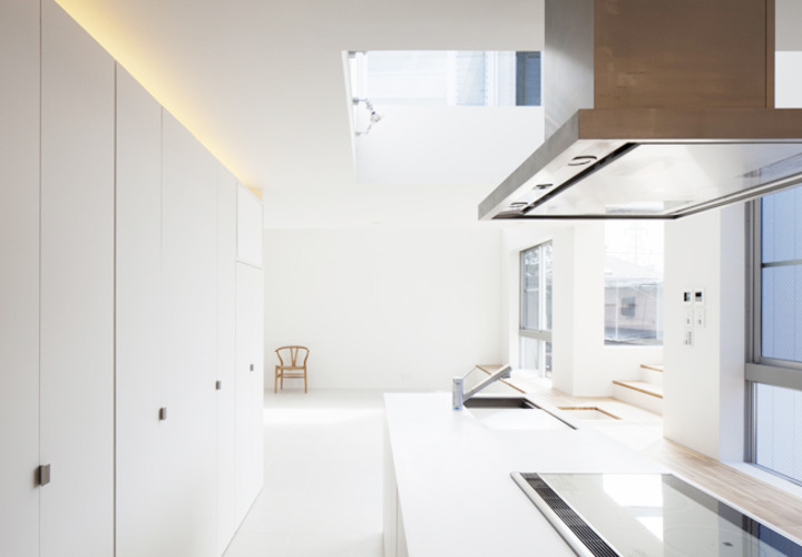 大容量の壁面収納がついた2階キッチン