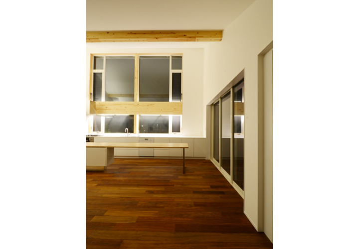 陰影をかもし出す間接照明