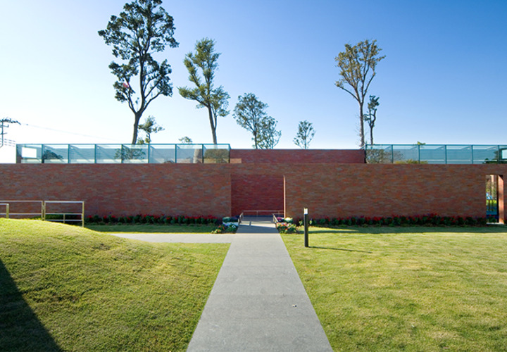 エントランスに続く道