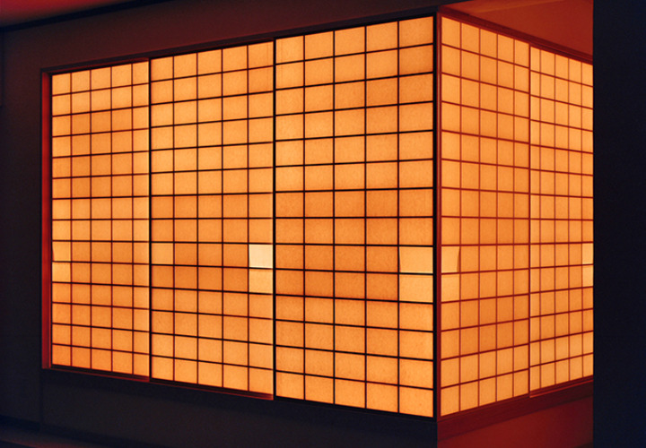 障子から漏れる暖かい灯り