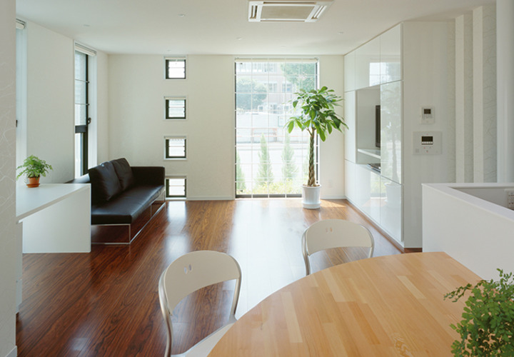 米松75mmの多目的テーブル、素材の響きを