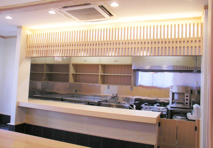 導線を考慮した厨房機器の配置