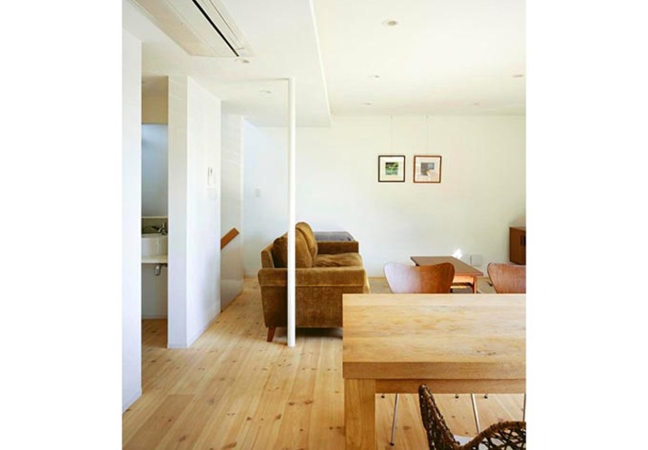 こだわり家具が部屋を彩るシンプル住まい